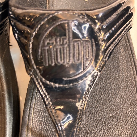 FITFLOP Sz 10 Pattent Leather Front Post Comfort Sole Slides aslip On Sandals - Picture 6 of 13